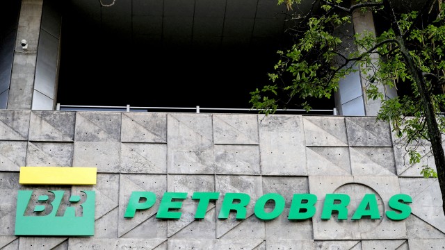 Petrobras CEO to name new management team on Friday, newspaper says