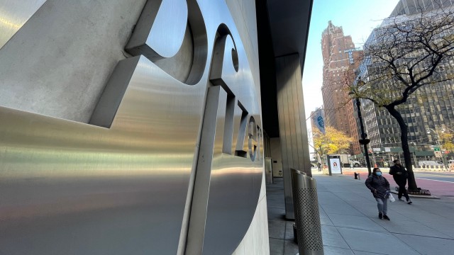 Pfizer: Down To A Historically Low Valuation - Is It A Buy?