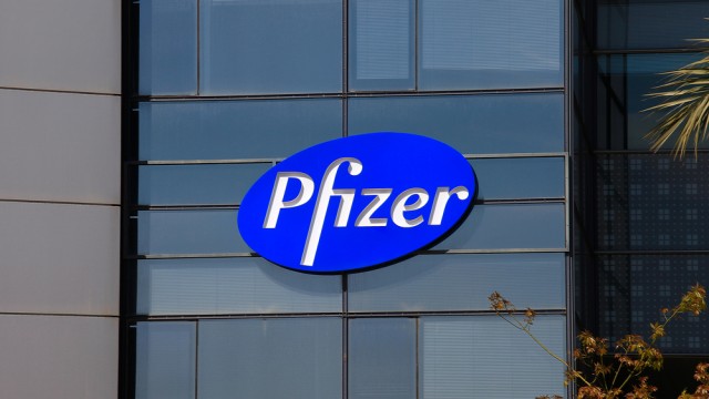 https://images.financialmodelingprep.com/news/pfizer-guides-for-us615bn-sales-from-covid19-paxlovid-seagen-20231213.jpg