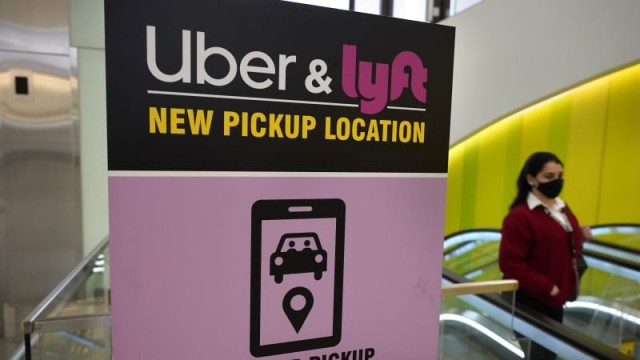 Plan to boost pay for Uber and Lyft drivers in Minnesota advances in state Legislature