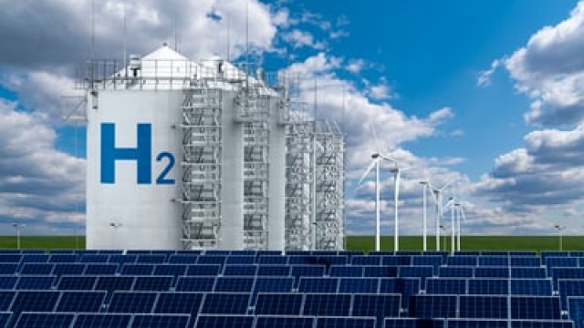 Plug Power Continues to Burn Cash, but There Are Signs of a Turnaround After DOE Loan Commitment. Time to Buy the Stock?