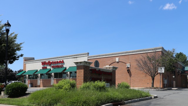 Realty Income: Still Not Ready To Buy This Dividend Aristocrat