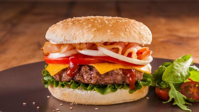 Red Robin (RRGB) Q1 Earnings and Revenues Lag Estimates