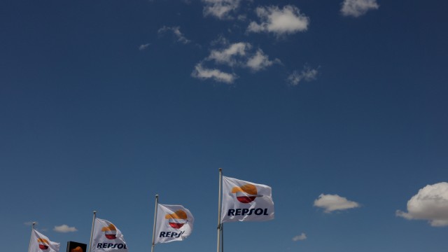 Repsol seeks to sell stake in U.S. renewable asset portfolio, Expansion says