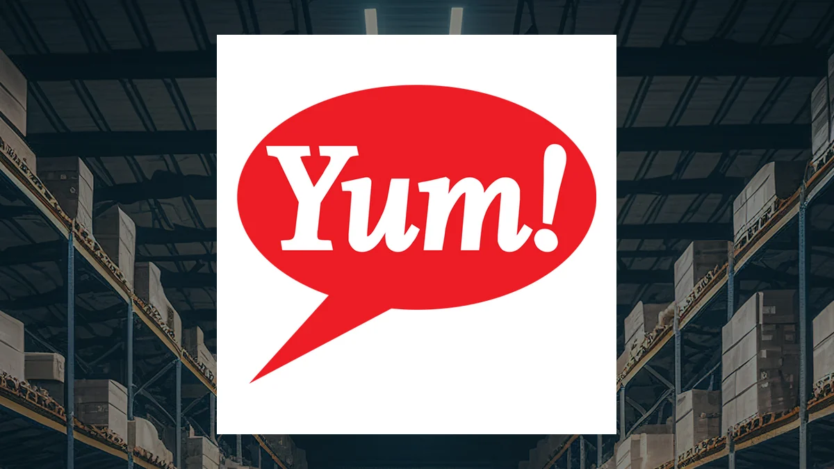 Reviewing Yum! Brands (NYSE:YUM) & Arc Group (OTCMKTS:RLLY)