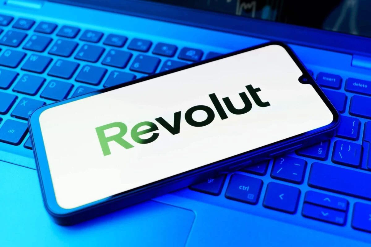 Revolut Secures Dubai Crypto License While Removing USDT from European Markets