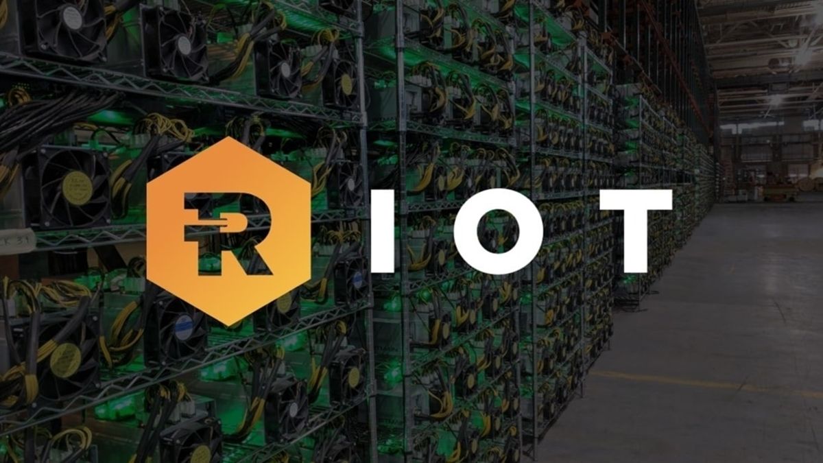 Riot Dumps 4,300 BTC as AI Data Centers Take Center Stage