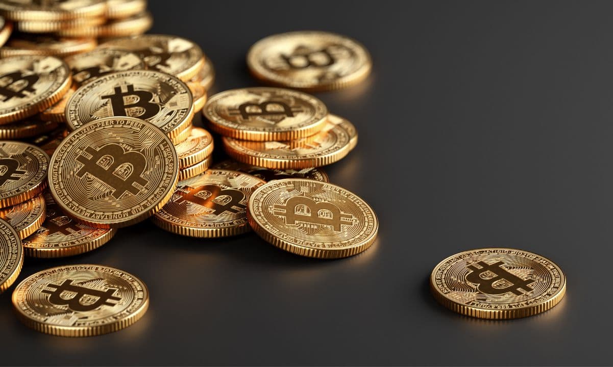 Riot, MARA, and Nakamoto Offload Massive Bitcoin Holdings in Q1 – Here's the Breakdown