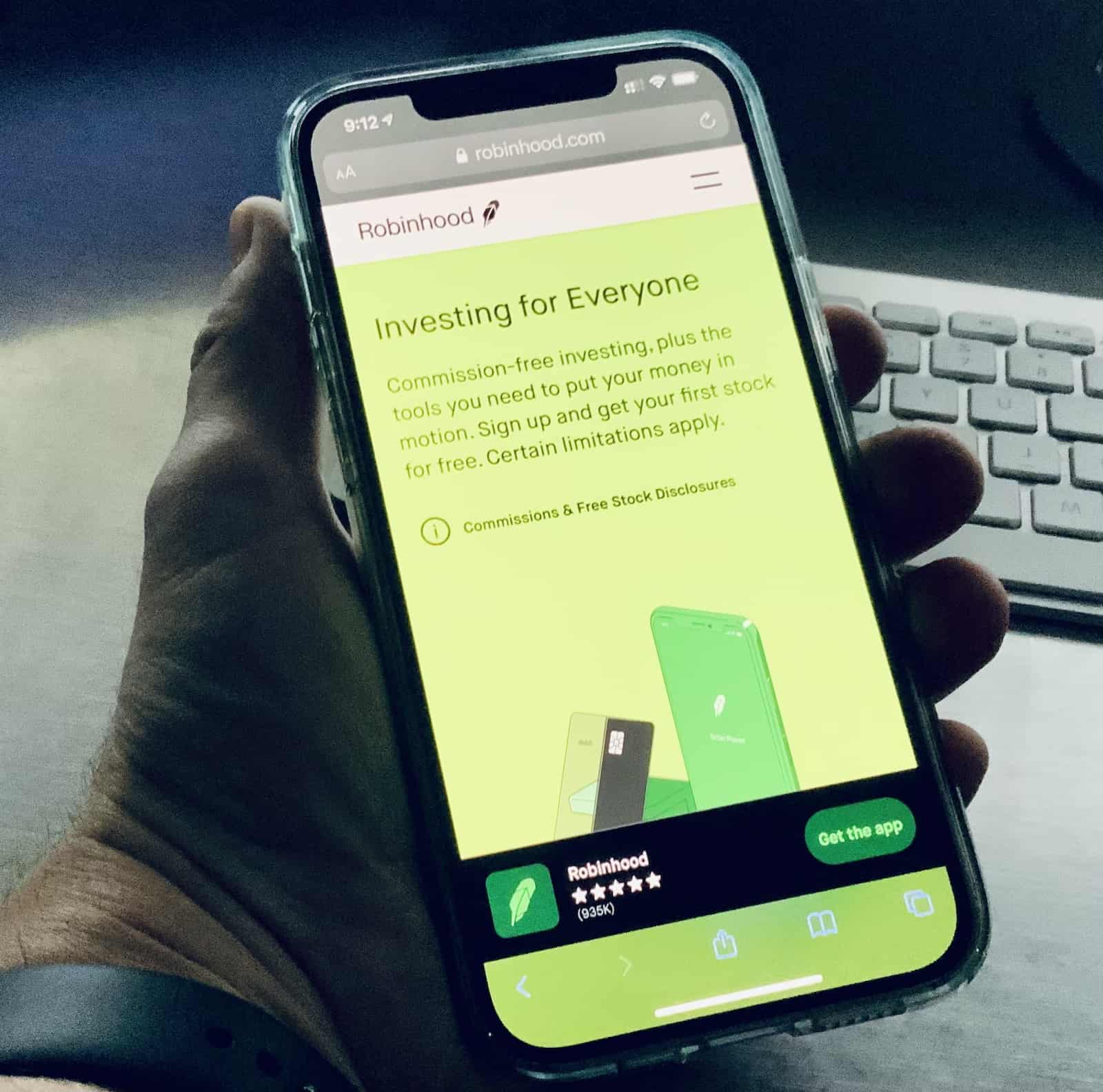 Robinhood Chain's Fee Fight Widens as Solana, Arbitrum, and BNB Chain Clash Over How Blockchains Should Make Money