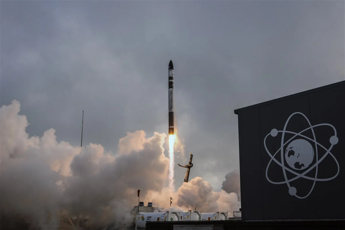 Rocket Lab: A Space Giant Hitting New Highs—Time to Chase?