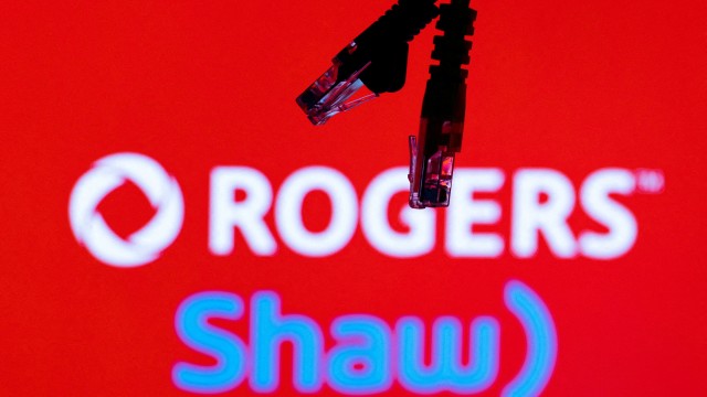 Foto von Rogers-Shaw lawyers could nab bigger share of C$100 mln-plus fee jackpot