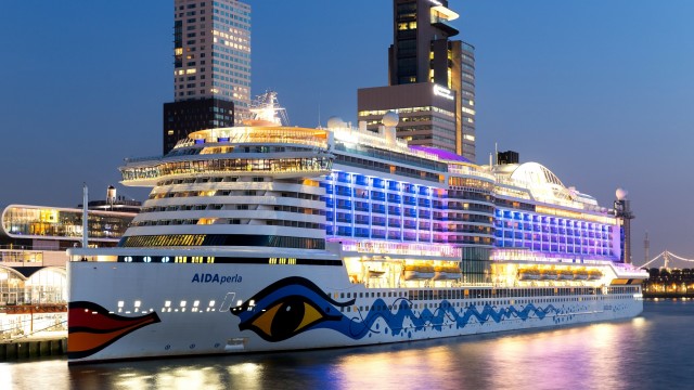 Royal Caribbean and Carnival stocks face this 1 key risk