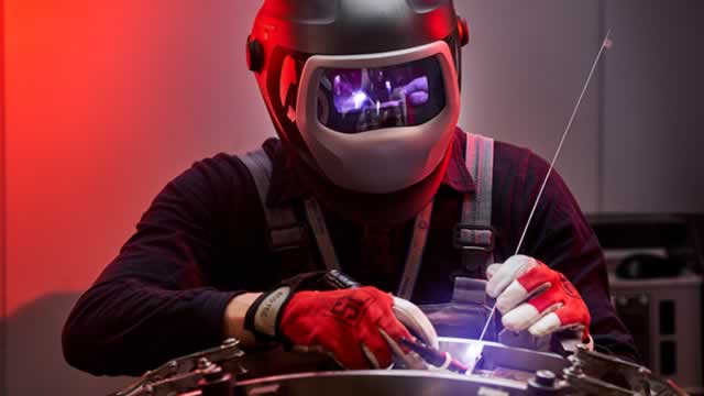 RTX (RTX) Stock Slides as Market Rises: Facts to Know Before You Trade