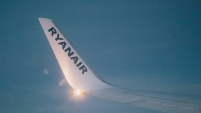 Ryanair Stock Plunges 19.7% in a Year: Should You Buy the Dip?