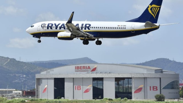 Ryanair to buy back $760 million in shares after earnings rise, says more passengers depends on Boeing delays