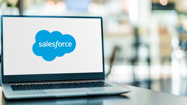 Salesforce's weak guidance dashes software recovery hopes: analysts