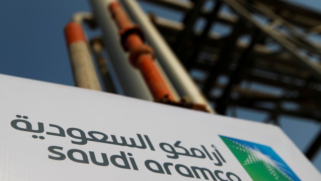 Saudi Aramco interested in buying minority stake in Repsol's renewable unit, Expansion reports
