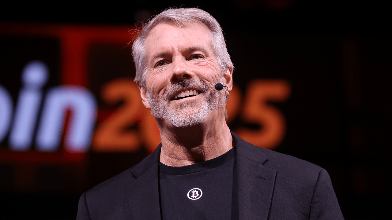 Saylor Reports Zero Bitcoin Buys as Strategy's Cash Reserve Hits $3 Billion