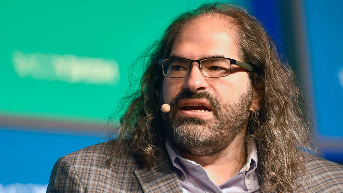 Schwartz Calls Ripple CEO's $30M Jayhawks Deal a Coincidence as XRP Forms Bearish Flag
