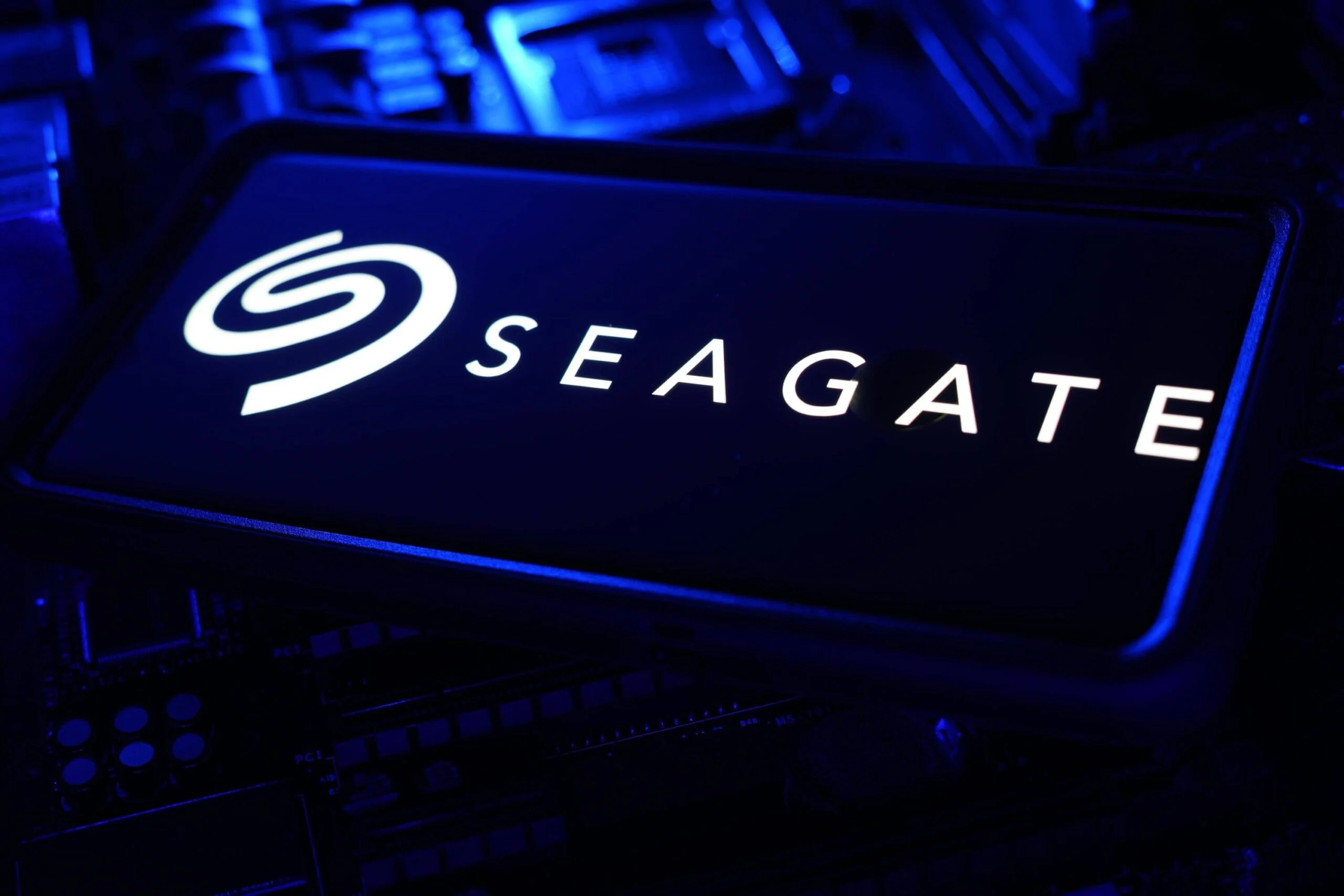 Seagate (STX) Stock Surges 6.3% as Analysts Set $1,400 Price Target Following Strong Earnings