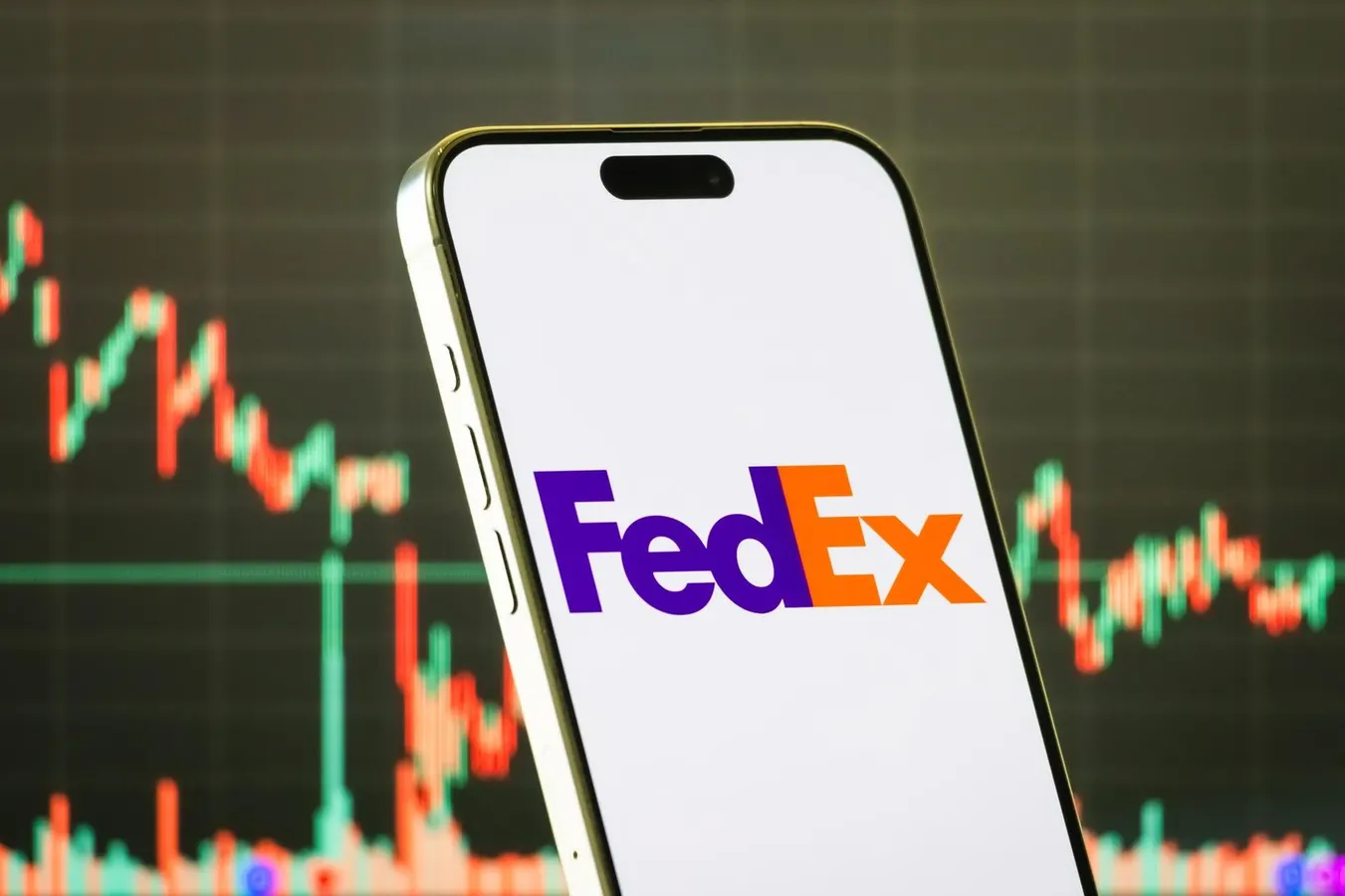 Sell FedEx Stock Before Its Earnings?