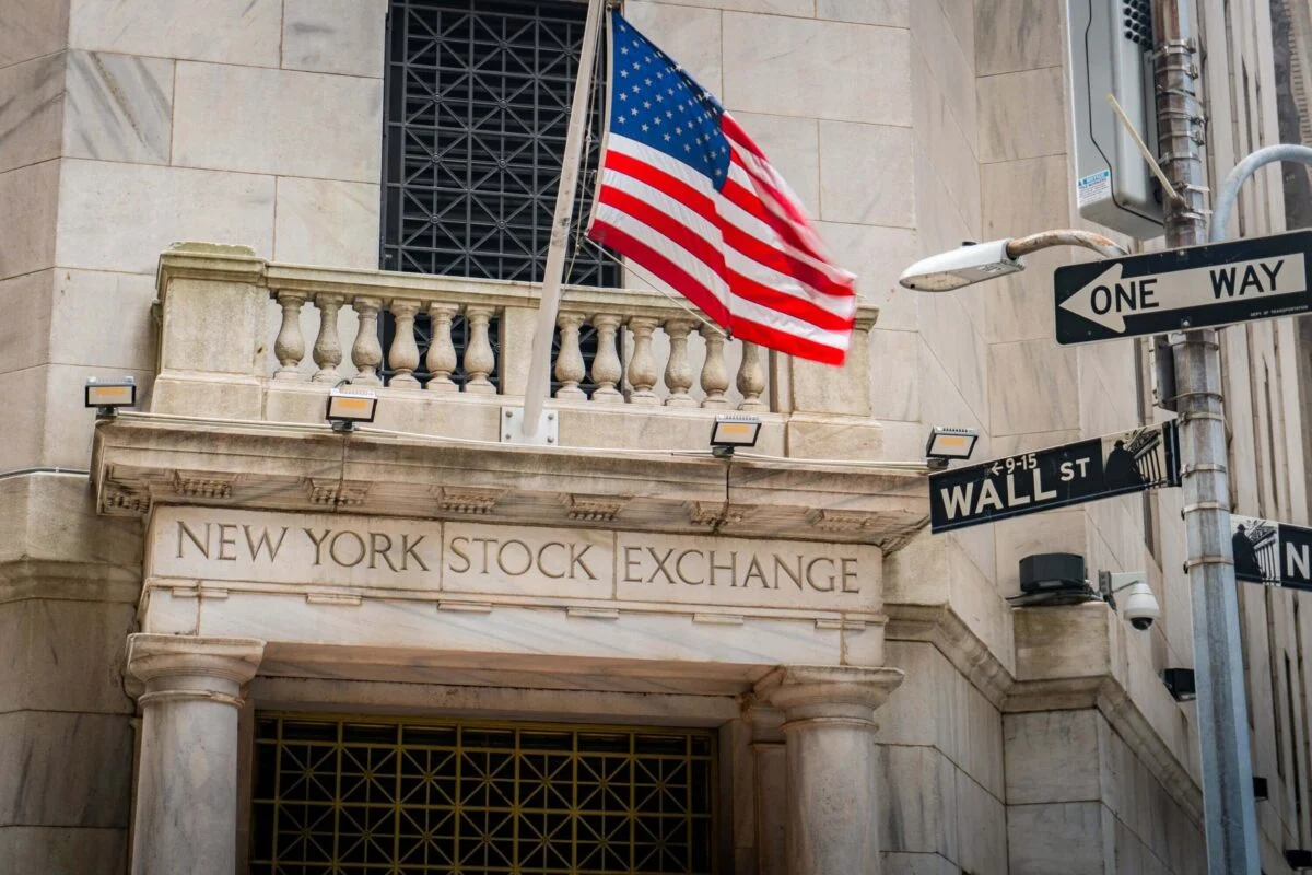 Semiconductor Selloff Sends Wall Street Tumbling as Bitcoin Retreats on Rate Concerns