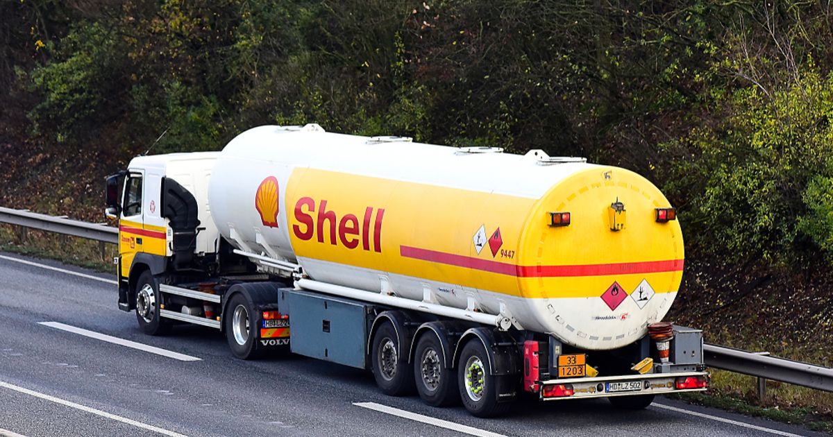 Shell plans £3.1bn of buybacks as profits soar on higher oil prices