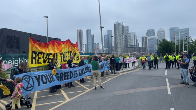 Shell shareholders reject investor climate resolution
