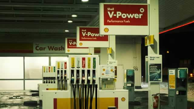 Shell shares production show volumes down but margins up