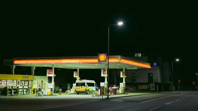 Shell (SHEL) Advances While Market Declines: Some Information for Investors