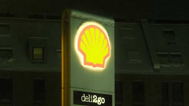 Shell's Earnings Surge, But Warns of Lower Production Due to Middle East Conflict