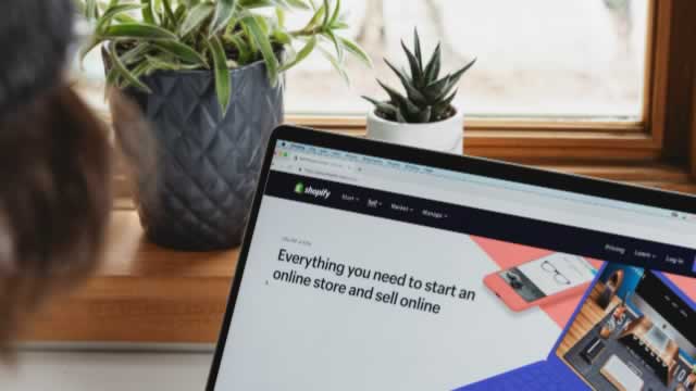 Foto von Shopify Stock Doesn't Have A Dividend; Here's How To Make Your Own