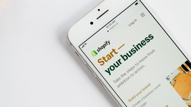 Foto von Should You Buy, Sell or Hold Shopify Stock Before Q1 Earnings?