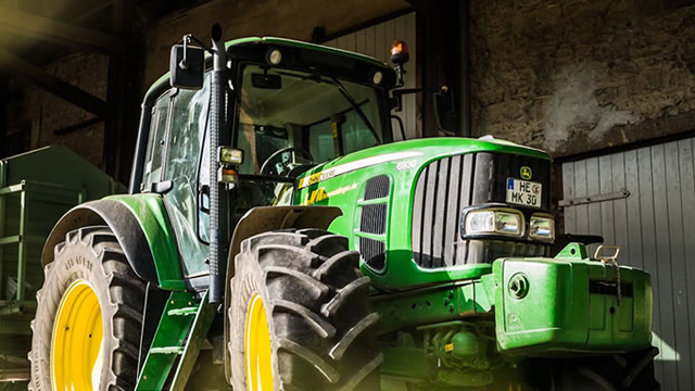 Should You Invest in Deere (DE) Based on Bullish Wall Street Views?