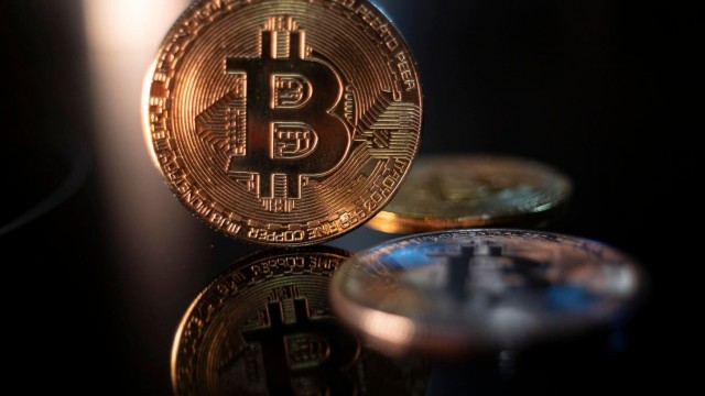 Should You Pick Riot Platforms Stock After An 18% Rise In A Week?