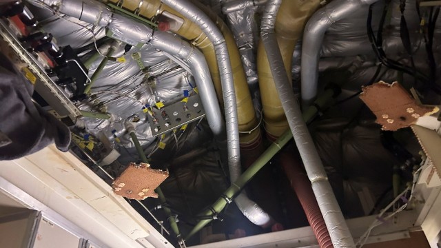 Singapore Airlines plane made 'dramatic drop', people flung into lockers, says passenger
