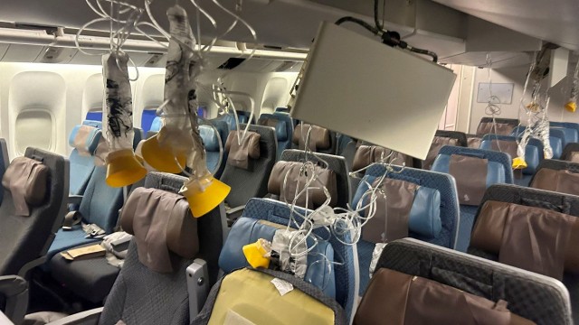 Singapore Airlines tweaks its in-flight seatbelt sign policies after fatal incident