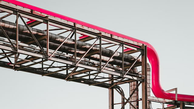 Sliding Oil Prices Have Reopened the Door to Russian Crude