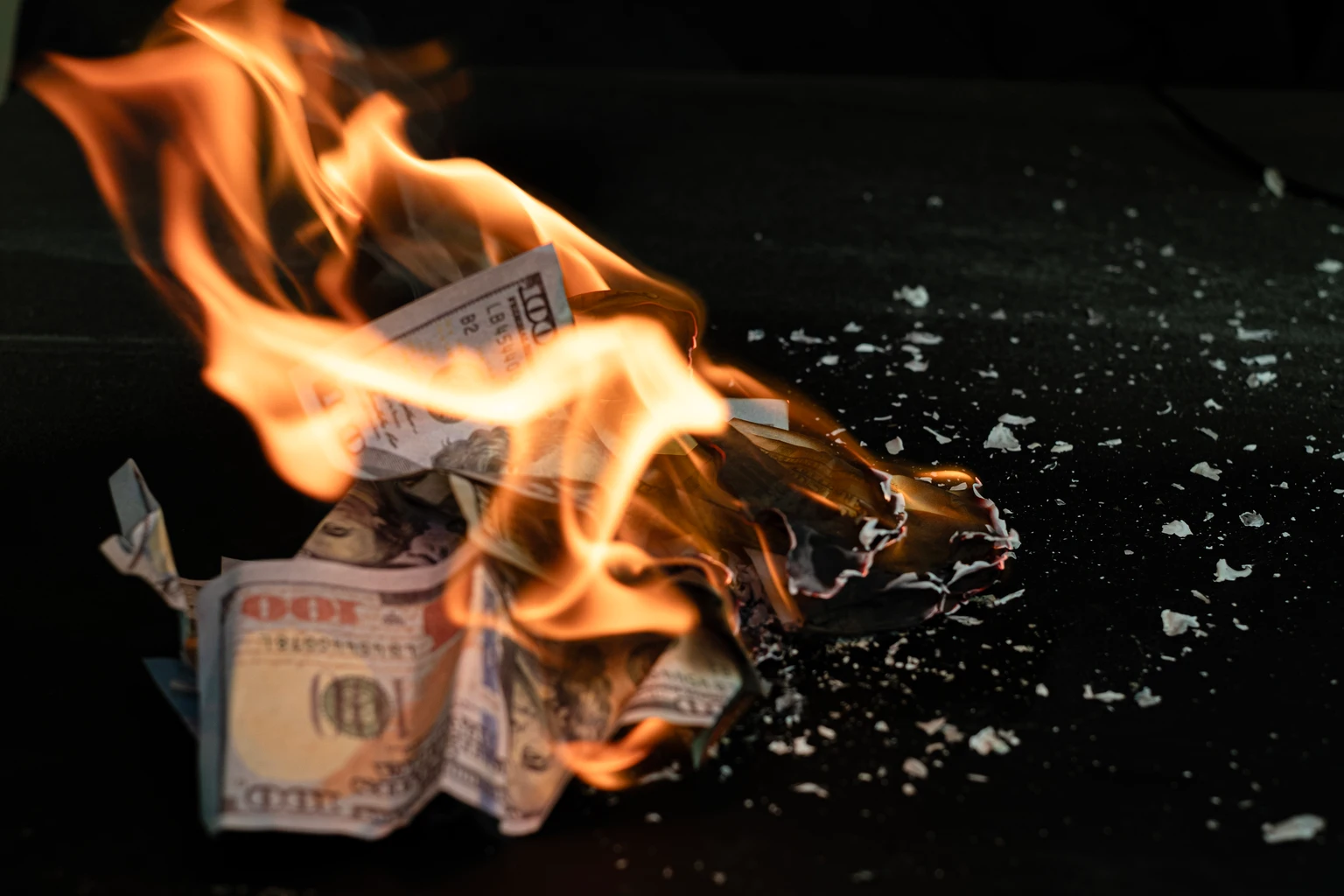 SMH: AI Mania In Full Swing - Peaking Volumes Imply Potential Implosion (Downgrade)