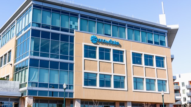 Snowflake: A Compelling Buy Opportunity Despite Recent Setbacks