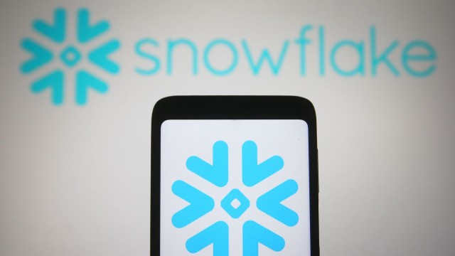 Snowflake Misses Earnings and Operating Margin Guidance; Shares Drop