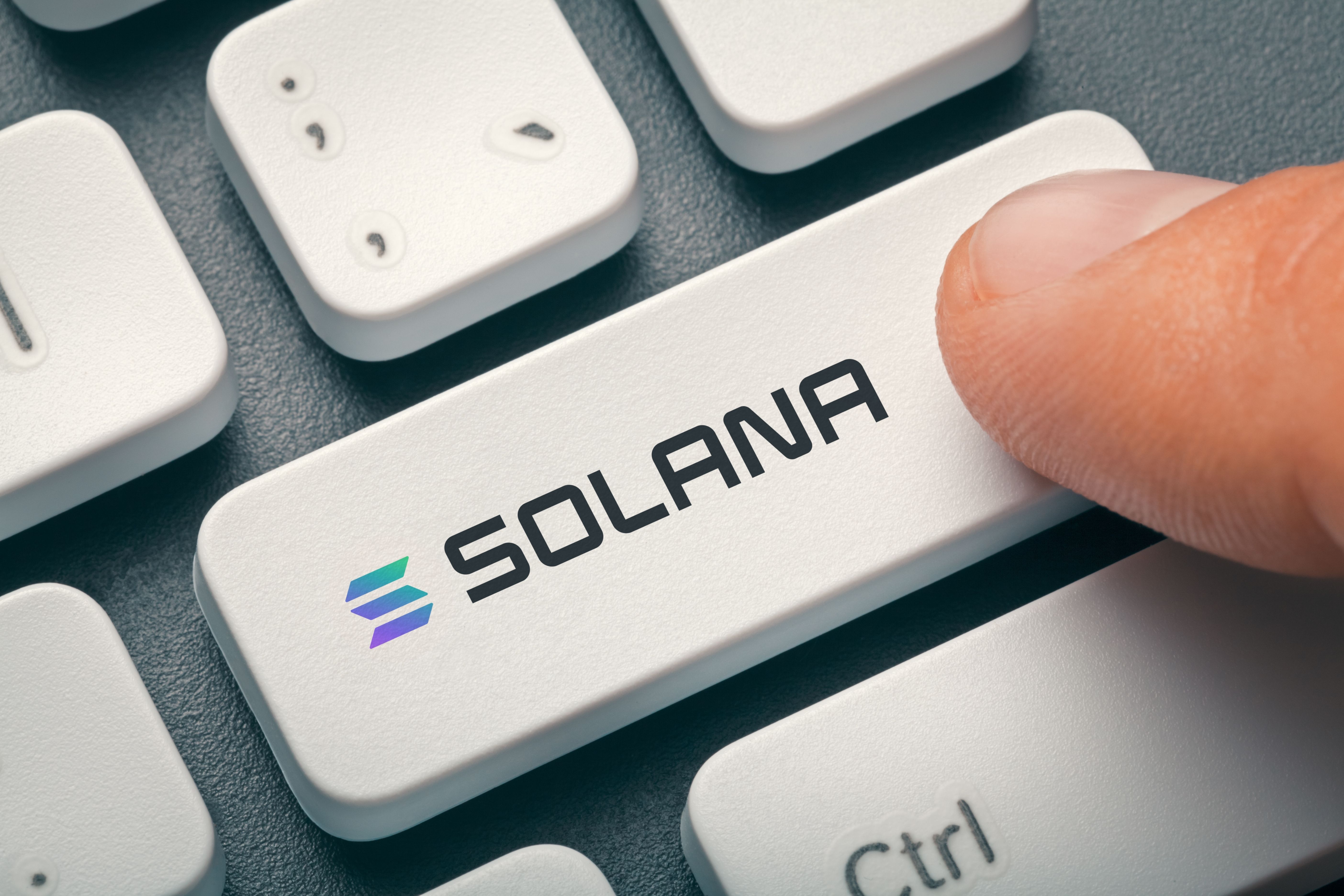 SoFi Becomes First US Bank to Enable Direct Solana Deposits