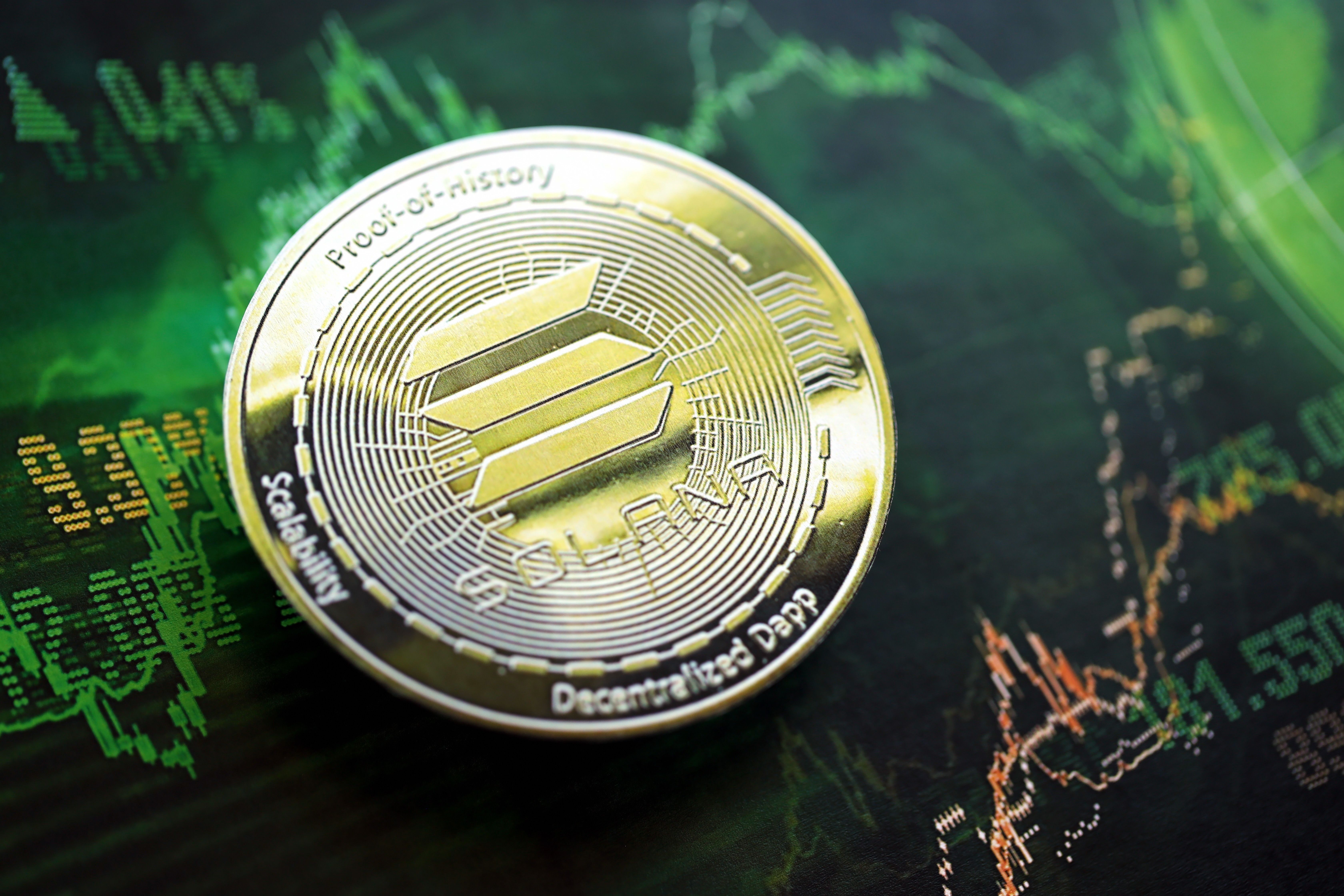 Solana Squeezed Between $86 Shorts and $82 Liquidation Trap