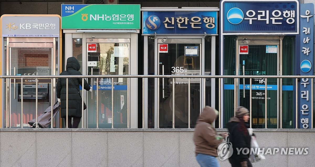 South Korean Banks Buy Crypto Exchange Stakes as Bitcoin Slides and Volumes Drop