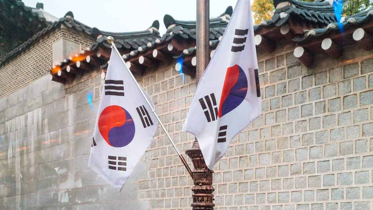 South Korea's Jeonbuk Bank Begins Bitcoin Backed Corporate Loans as Authorities Block Access to Unregistered Platforms Including KuCoin, MEXC