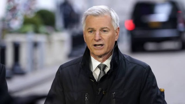 Southwest Airlines CEO says he won't resign amid pressure from hedge fund Elliott Investment Management