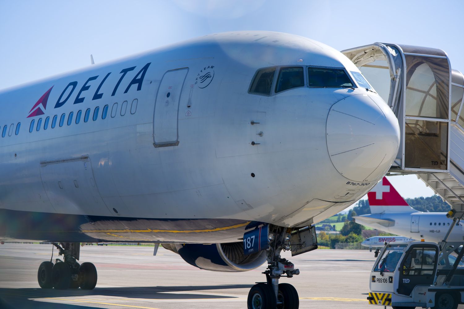 S&P 500 Gains and Losses Today: Dell Retreats; Delta Leads Airlines Higher