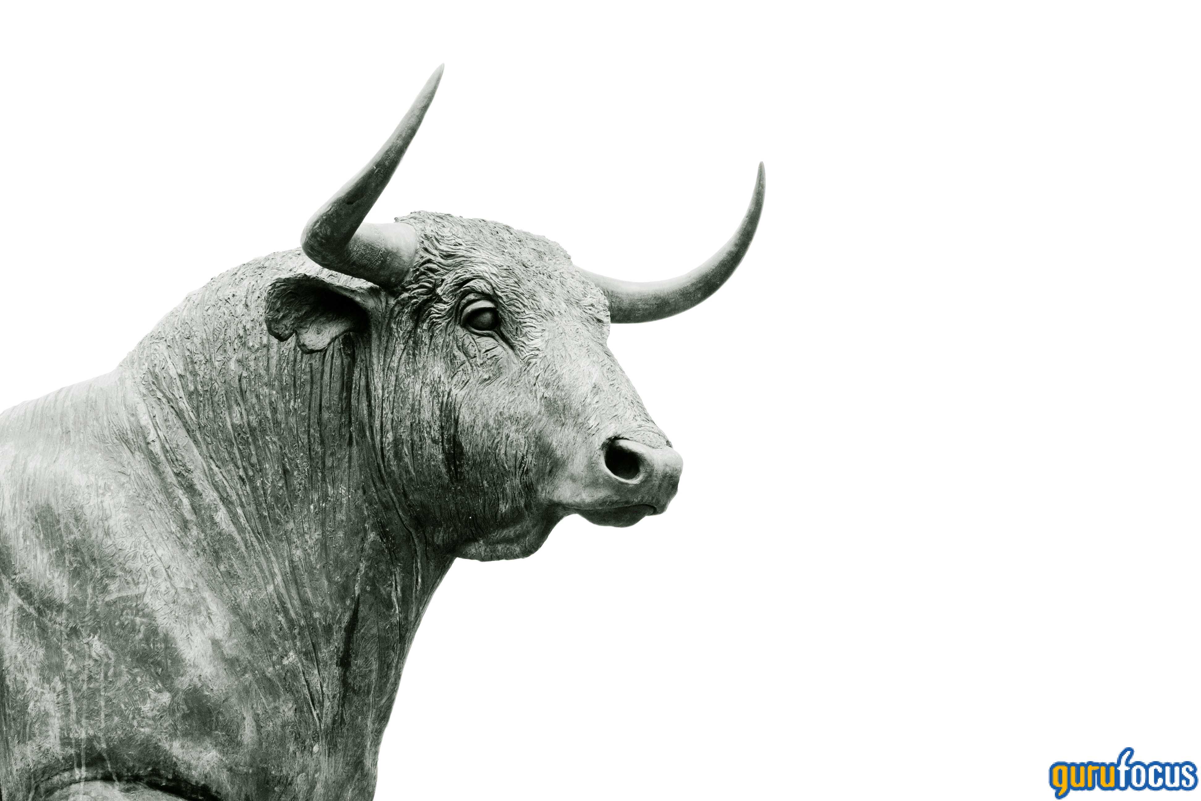 S&P 500 Sinks Into Red -- These Seven Stocks Are Soaring Triple Digits