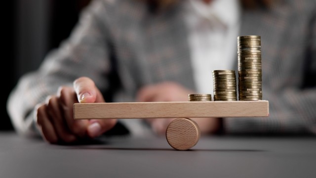 S&P 500 Snapshot: See-Saw Week Ends with Minor Gains