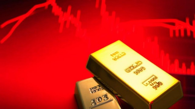 Spot gold falls nearly 3% to $2,464/oz, spot silver down nearly 7% to $26.502/oz as metals slide amid global equity panic